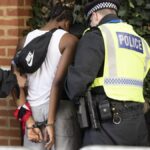 el festival inglés que deja cinco apuñalamientos y 230 detenidos en dos días