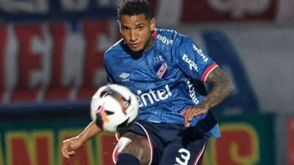 Muere el futbolista uruguayo Juan Izquierdo días después de desplomarse durante la Copa Libertadores