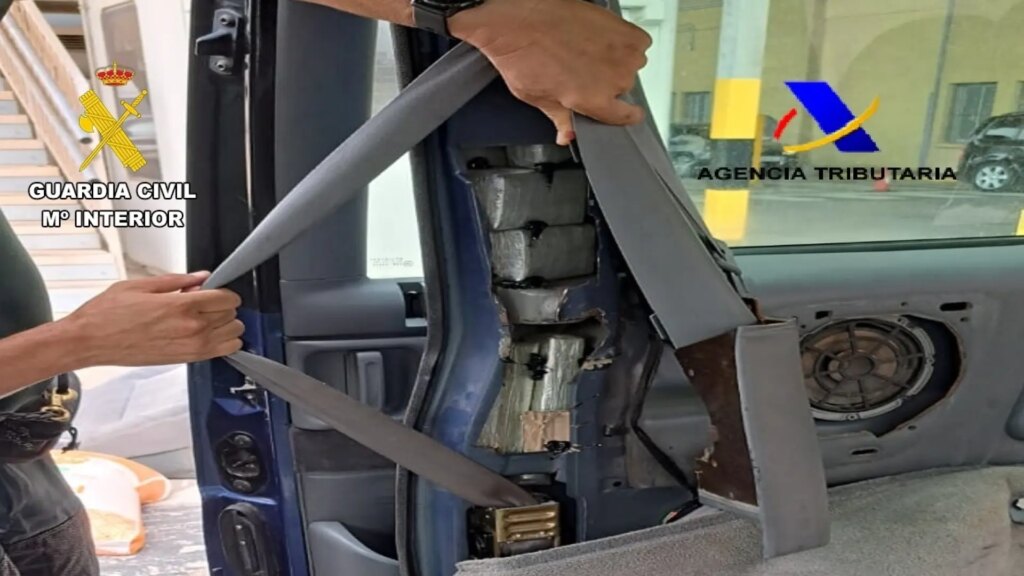 Detenido en el puerto de Melilla por ocultar casi 34 kilos de hachís cuando embarcaba rumbo a Almería