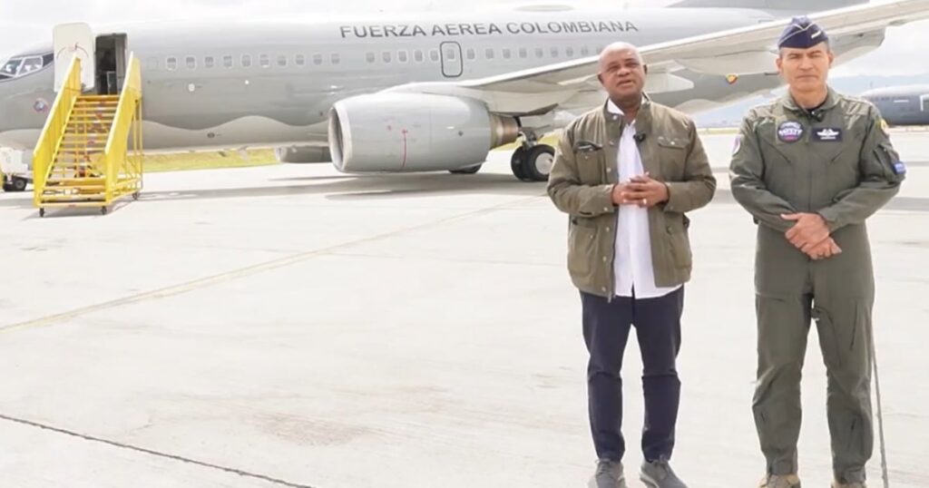 A un embajador de carrera le toca el regreso de 100 colombianos del Líbano en vuelo humanitario A un embajador de carrera le toca el regreso de 100 colombianos del Líbano en vuelo humanitario