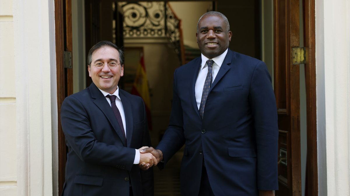 Albares y su homólogo británico allanan el camino en Londres de cara a la reunión a tres bandas en Bruselas sobre Gibraltar
