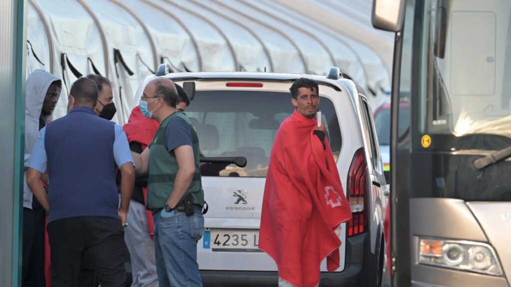 Canarias suplica ayuda tras el naufragio en El Hierro que ya es la peor tragedia migratoria de su historia: «No podemos soportar más»