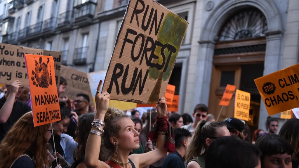 El 90% de los jóvenes se dice preocupado por el cambio climático y la mitad ha cambiado hábitos para reducir su impacto ambiental