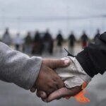 El Gobierno revela que menores no acompañados durmieron en centros policiales en Canarias