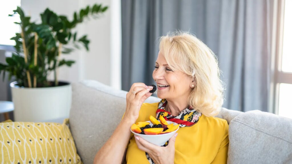 Gingivitis, síndrome de la boca ardiente… los problemas bucodentales más frecuentes durante la menopausia