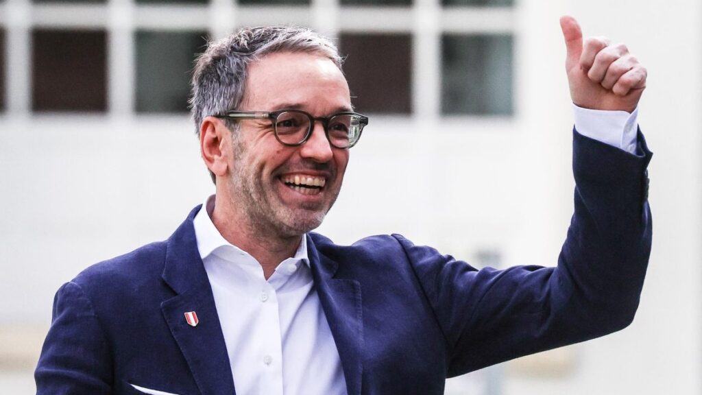 La extrema derecha gana por primera vez las elecciones en Austria, según los primeros sondeos La extrema derecha gana por primera vez las elecciones en Austria, según los primeros sondeos