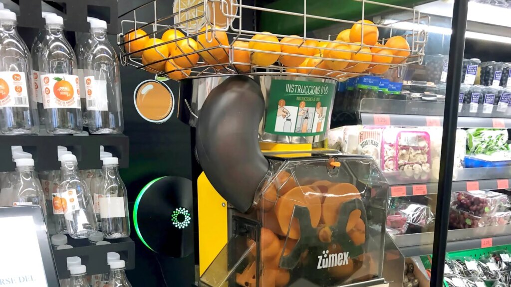 Mercadona aclara si añade agua al zumo de naranja fresco recién exprimido Mercadona aclara si añade agua al zumo de naranja fresco recién exprimido