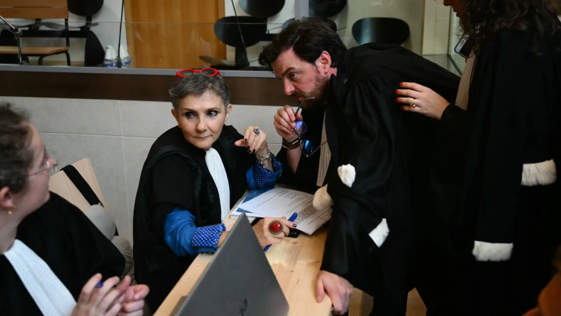 La hermana de Pélicot desconocía de los abusos que el acusado dice haber sufrido durante su niñez