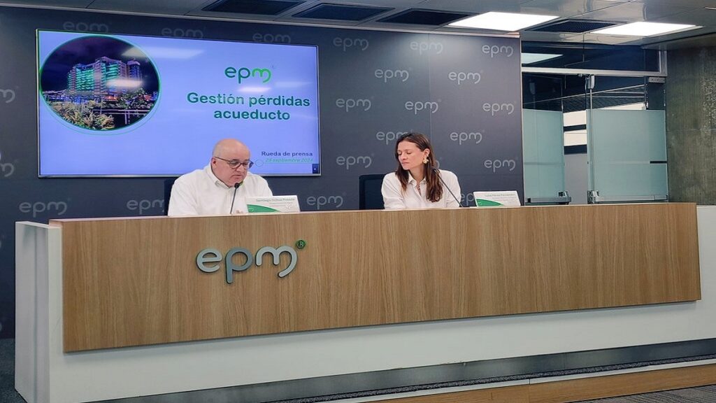 40 mil viviendas del Valle de Aburrá se surten fraudulentamente de agua 40 mil viviendas del Valle de Aburrá se surten fraudulentamente de agua
