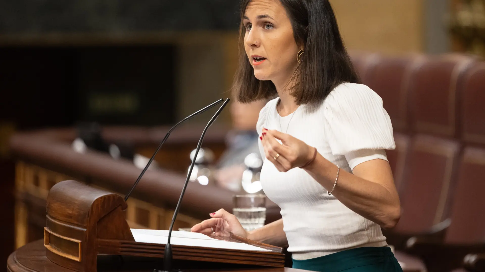 Podemos pide al PP la dimisión de un alcalde de Ávila por cantar una canción que hace «apología de la pederastia»