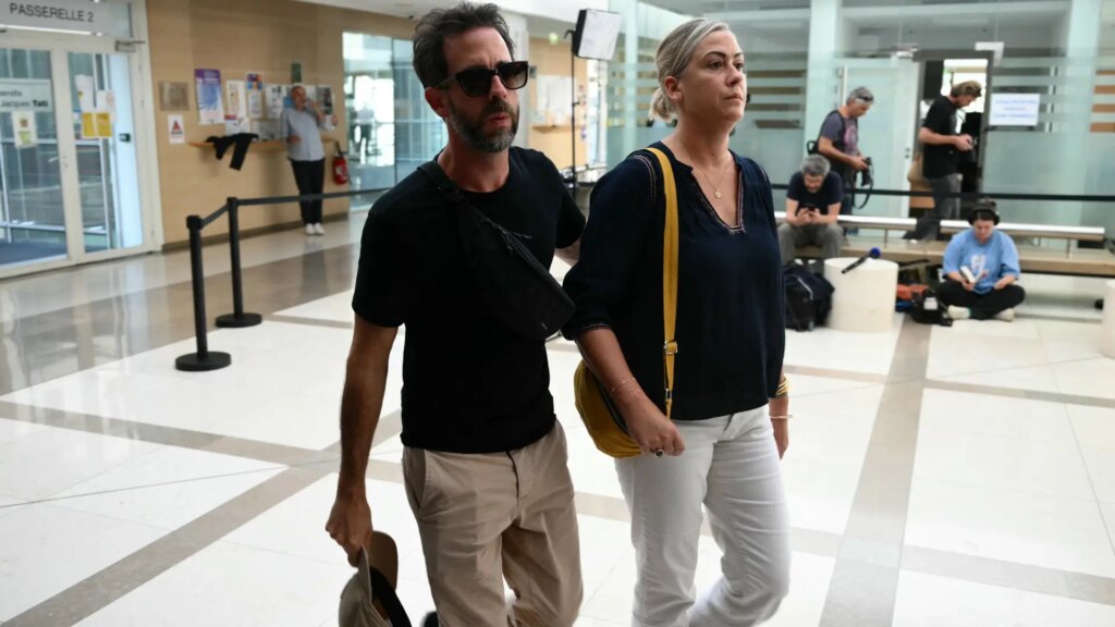 el hombre que drogó a su mujer y la ofreció a 72 violadores también guardaba fotos de su hija desnuda