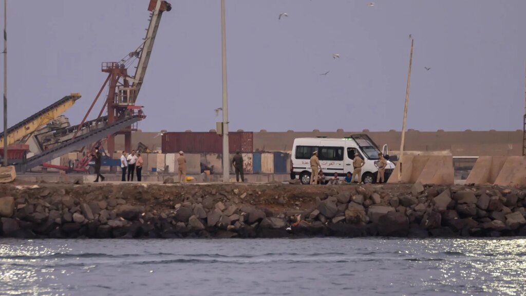 Evitan la entrada de 50 migrantes a Melilla nadando desde Marruecos