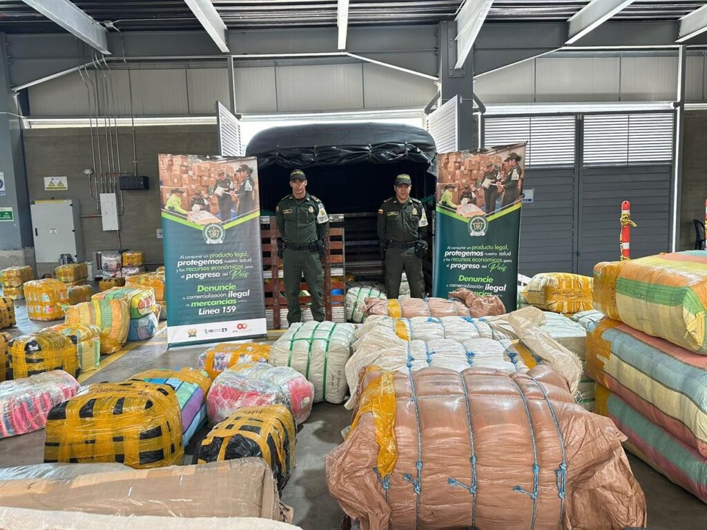 Medellín: Decomisaron millonario cargamento de contrabando de ropa interior Medellín: Decomisaron millonario cargamento de contrabando de ropa interior