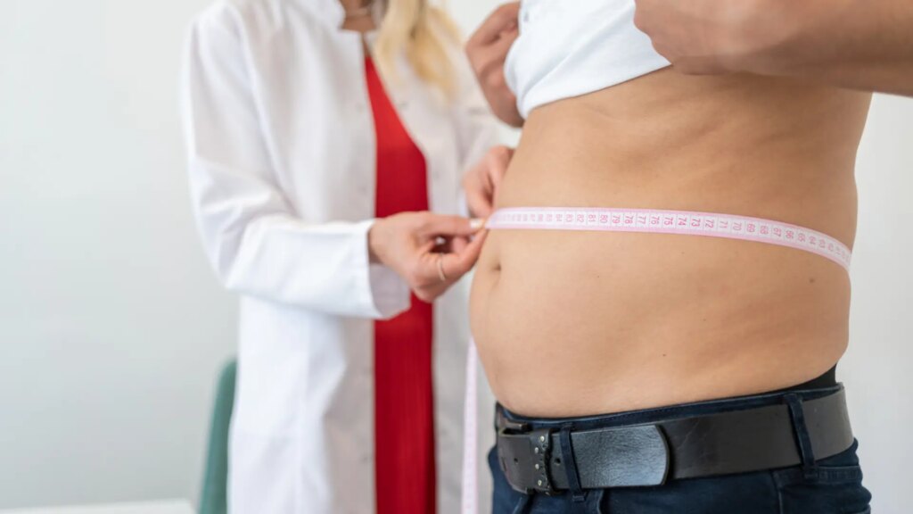 Esta es la vitamina que debes incluir en tu dieta para eliminar la grasa abdominal
