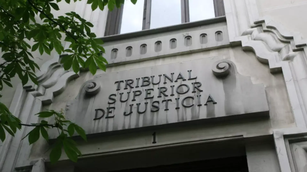 El TSJM anula la sentencia de los dos hermanos acusados de matar a tres familiares y ordena dictar otra