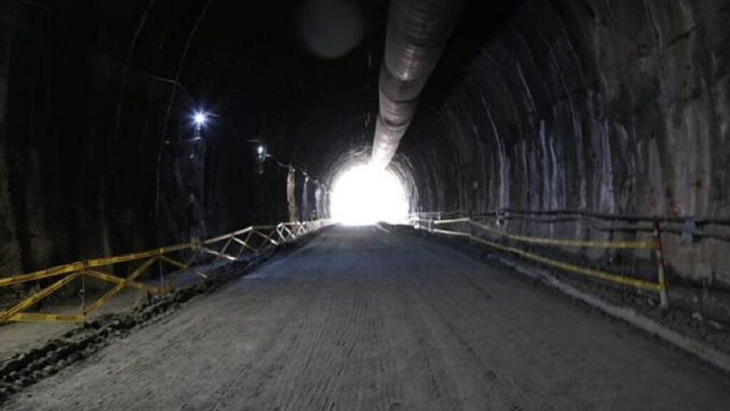 Expresidente Uribe propone una asociación para Túnel del Toyo