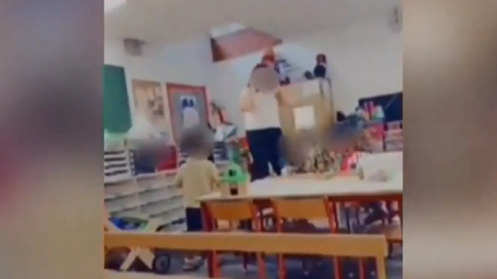 Conmoción en Francia por el vídeo viral de una profesora que le pega a una niña de 3 años en plena rabieta