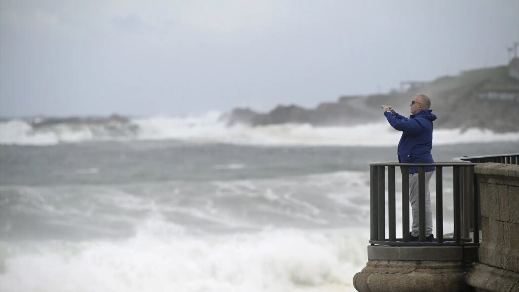 17 están en riesgo importante por lluvias, vientos y oleaje