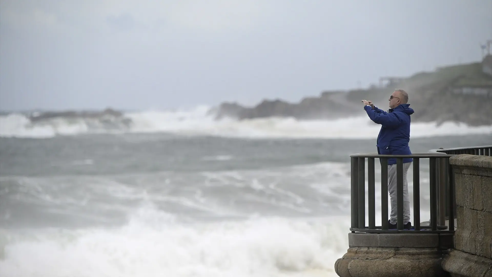 17 están en riesgo importante por lluvias, vientos y oleaje