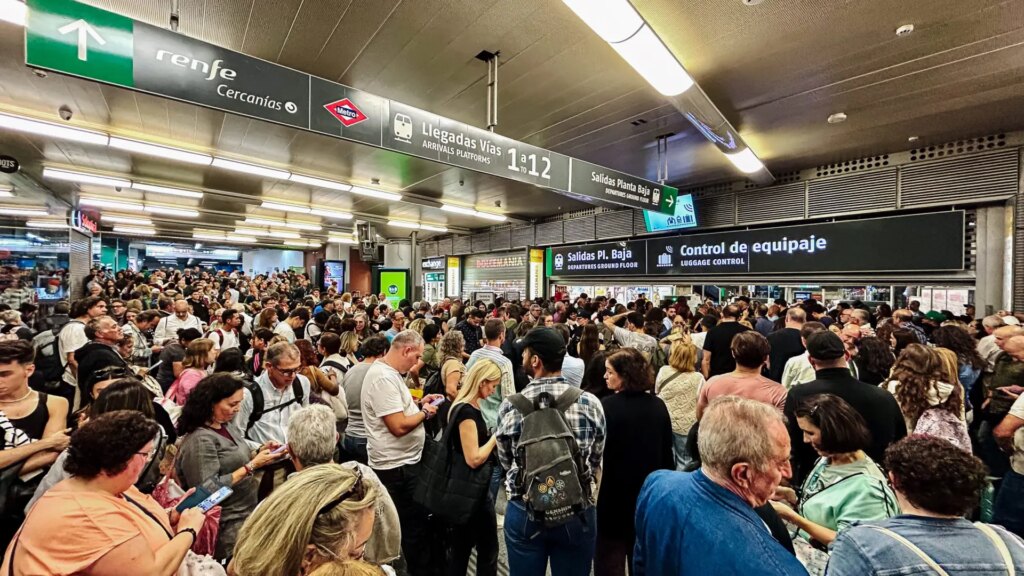 Adif y Renfe anuncian la «normalización» de los trenes este lunes tras un fin de semana de caos con cancelaciones y miles de afectados