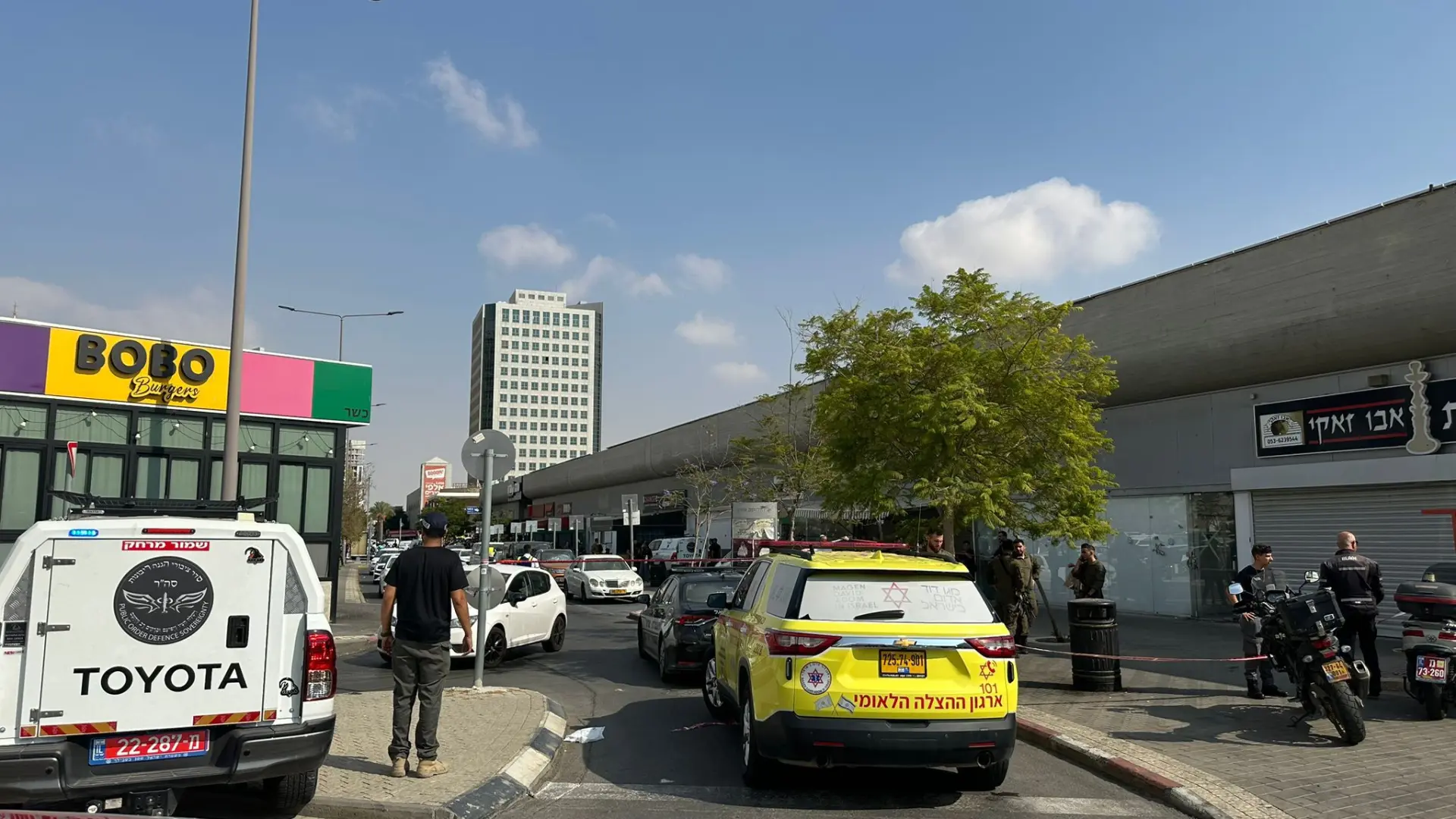 Al menos una muerta y una decena de heridos en un ataque a cuchillo en una estación de bus de Israel en vísperas del 7-O