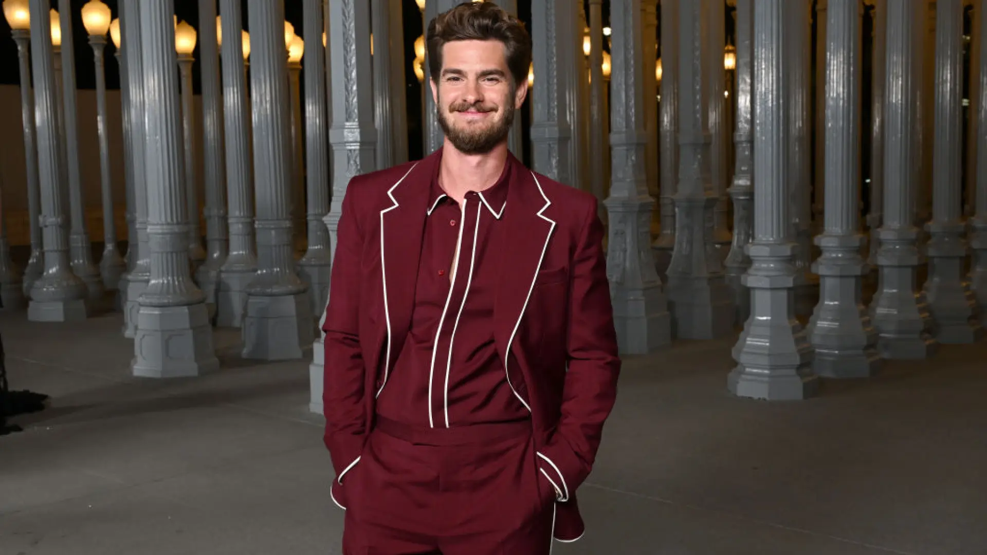 Andrew Garfield se rompe en directo y llora desconsoladamente tras leer unos fragmentos sobre el amor, la pérdida y el dolor Andrew Garfield se rompe en directo y llora desconsoladamente tras leer unos fragmentos sobre el amor, la pérdida y el dolor