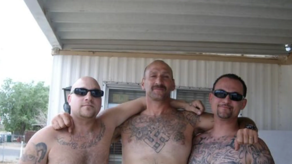 Arrestan en Los Ángeles a 42 supuestos miembros de una pandilla de supremacistas blancos Arrestan en Los Ángeles a 42 supuestos miembros de una pandilla de supremacistas blancos