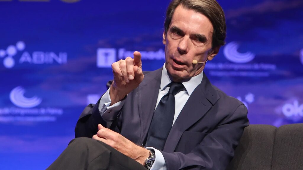 Aznar ve «posible en esta legislatura» una consulta en España sobre la monarquía Aznar ve «posible en esta legislatura» una consulta en España sobre la monarquía