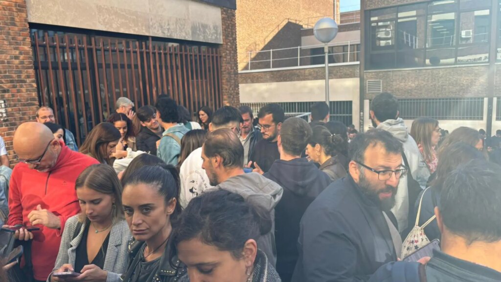 Detenido un miembro de UGT por la difusión de los exámenes de la oposición de RTVE Detenido un miembro de UGT por la difusión de los exámenes de la oposición de RTVE