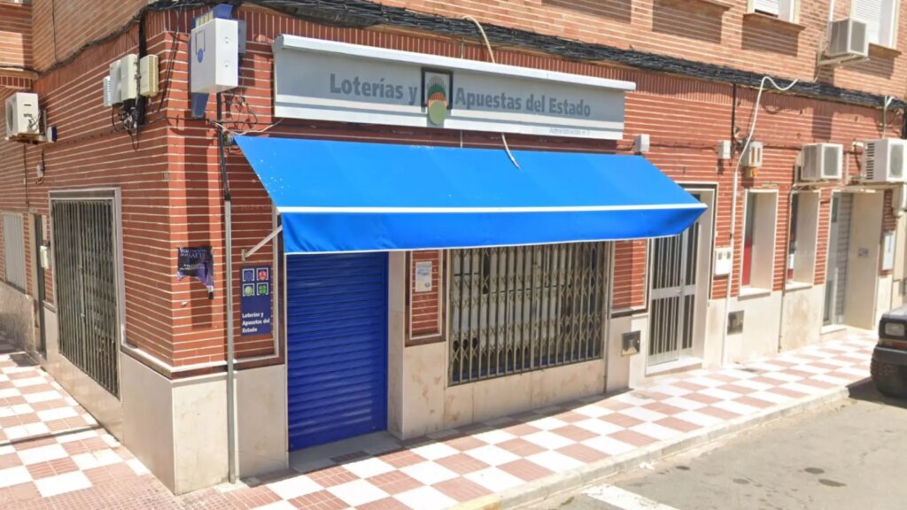 Dos acertantes de la Primitiva ganan 615.000 euros y el bote sube a 23,7 millones Dos acertantes de la Primitiva ganan 615.000 euros y el bote sube a 23,7 millones