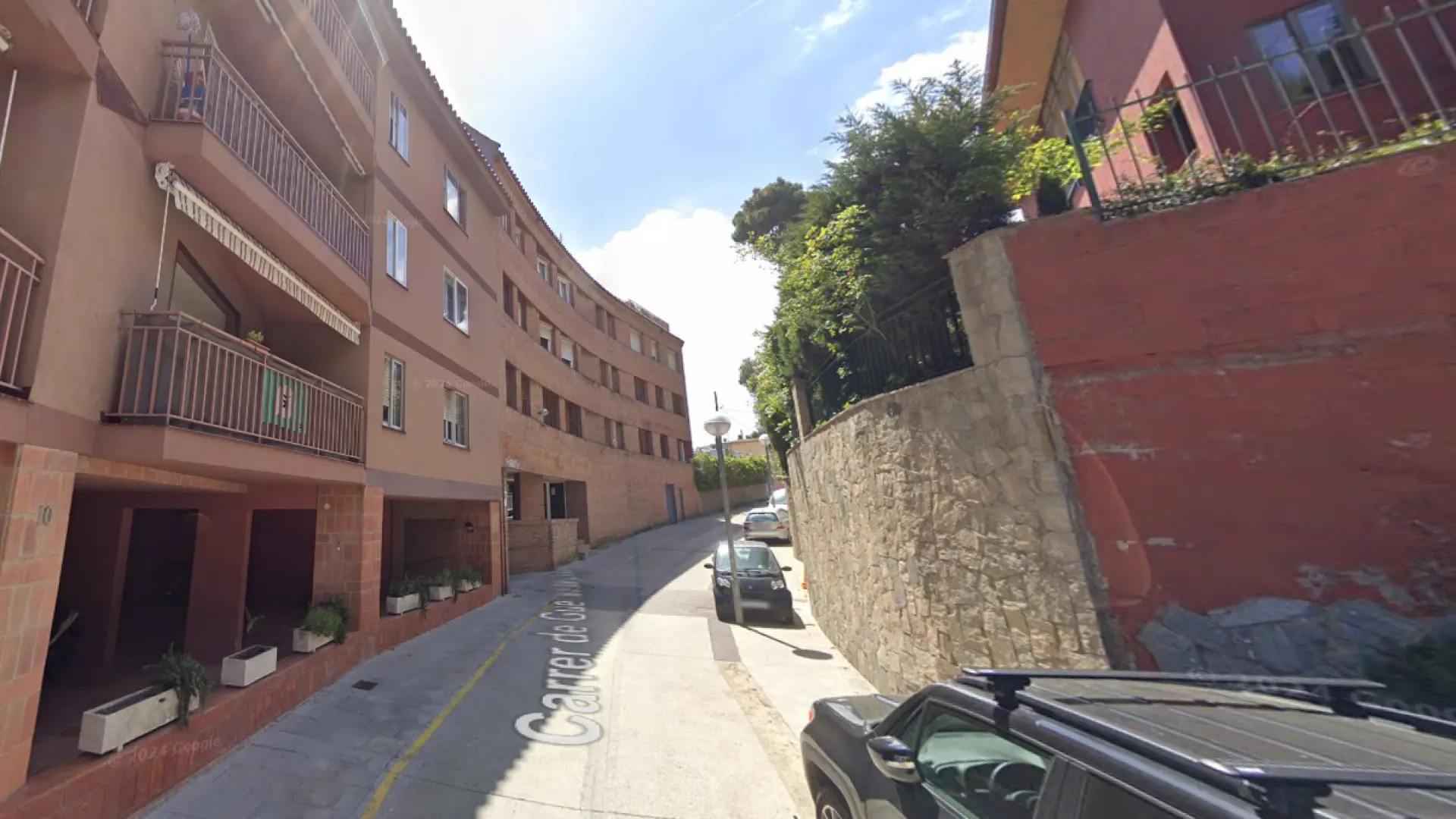 Dos heridos en el incendio provocado por un rayo en una casa de madera de Vallvidrera