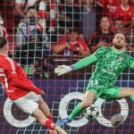 El Atlético, sancionado con 30.000 euros de multa por los saludos nazis de sus aficionados en el partido contra el Benfica