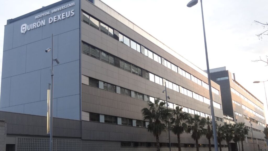 El separatismo orquesta una campaña contra un médico por atender a una paciente en castellano | El separatismo orquesta una campaña contra un médico por atender a una paciente en castellano |