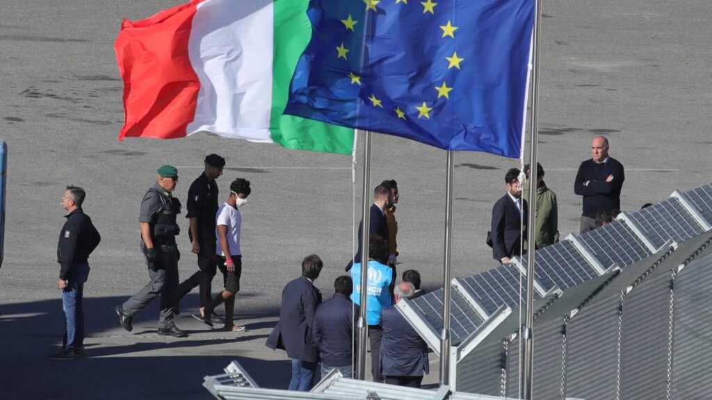 La UE empieza a considerar la creación de campos de deportación de migrantes en el extranjero La UE empieza a considerar la creación de campos de deportación de migrantes en el extranjero