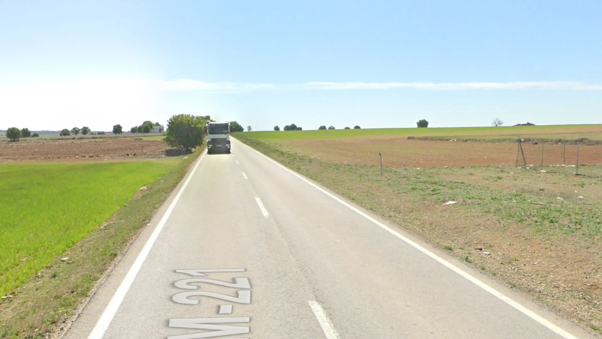 Muere un camionero tras volcar su vehículo y empezar a arder en Madrid Muere un camionero tras volcar su vehículo y empezar a arder en Madrid