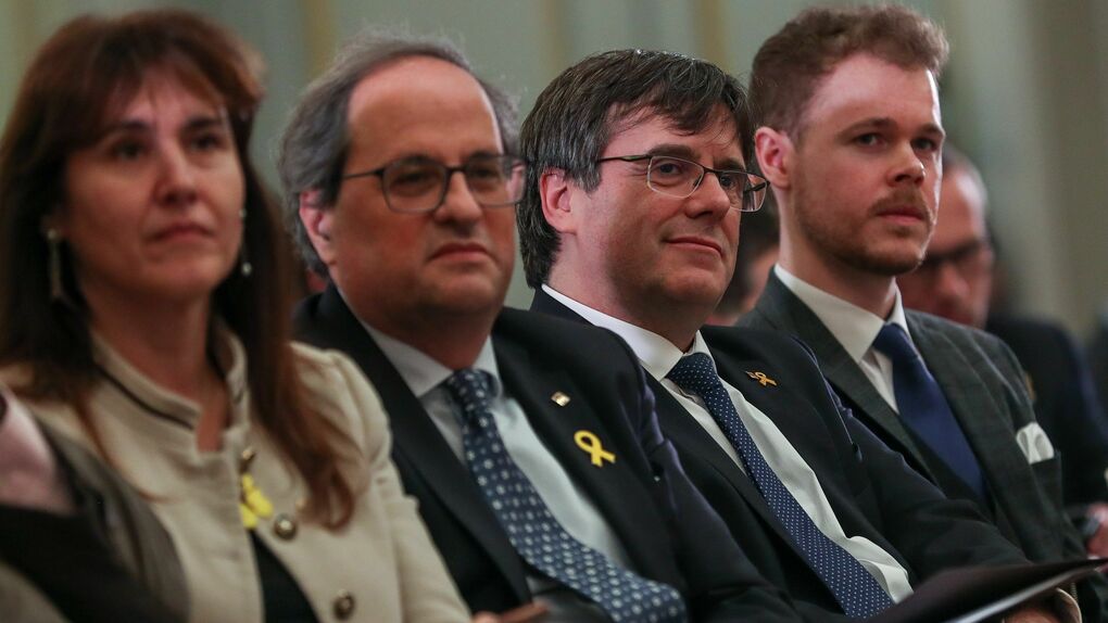 Puigdemont echa a Laura Borràs de la presidencia de Junts para ocuparla él Puigdemont echa a Laura Borràs de la presidencia de Junts para ocuparla él
