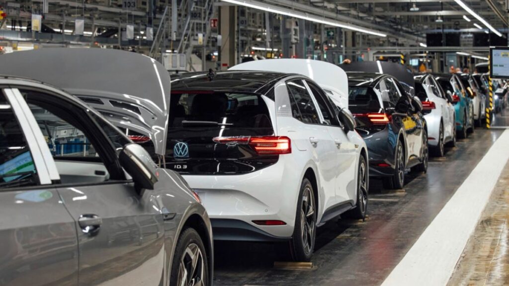 Volkswagen cerrará tres fábricas en Alemania, casi un tercio del total Volkswagen cerrará tres fábricas en Alemania, casi un tercio del total