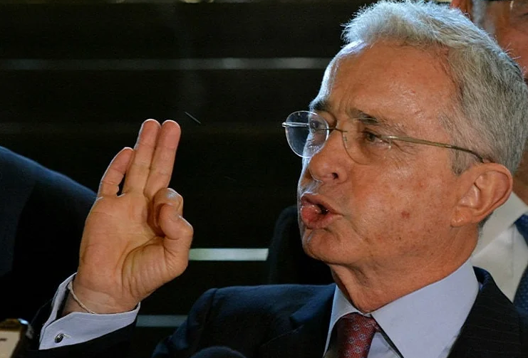 “Qué sesgo para investigarme”: Uribe a Fiscalía por interceptación “Qué sesgo para investigarme”: Uribe a Fiscalía por interceptación