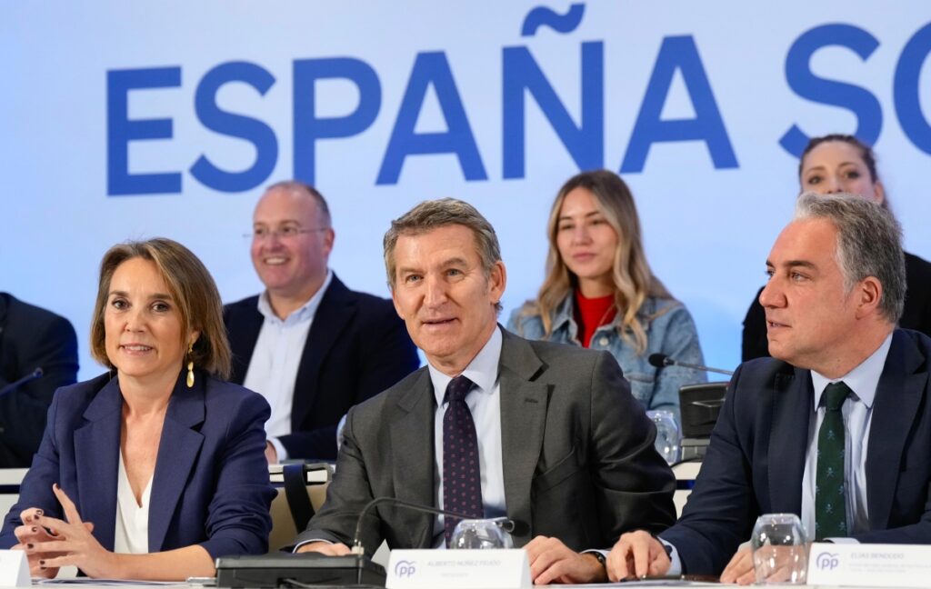 Feijóo, al ataque contra Sánchez tras su foto con Aldama: «La mentira es incompatible con la honradez de un presidente» Feijóo, al ataque contra Sánchez tras su foto con Aldama: «La mentira es incompatible con la honradez de un presidente»
