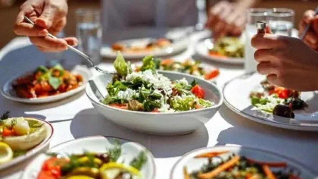 Cinco comidas que no tienen apenas calorías y te pueden ayudar a perder peso, según un entrenador Cinco comidas que no tienen apenas calorías y te pueden ayudar a perder peso, según un entrenador