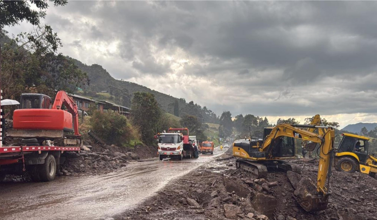 Cundinamarca recupera la movilidad vía Zipaquirá – Pacho tras deslizamiento Cundinamarca recupera la movilidad vía Zipaquirá – Pacho tras deslizamiento