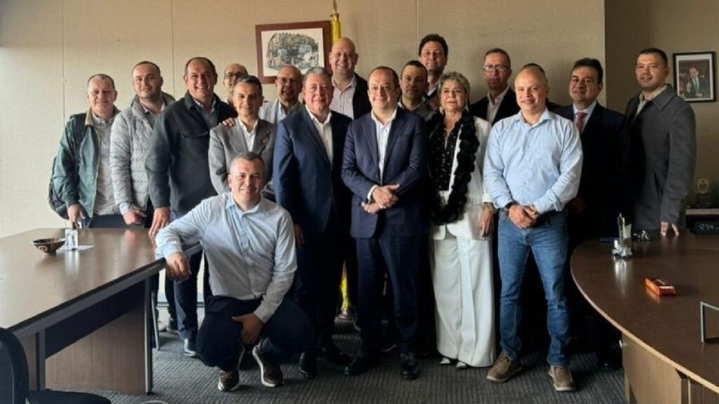 Transportadores de Antioquia se reunieron con el Gobierno Nacional Transportadores de Antioquia se reunieron con el Gobierno Nacional