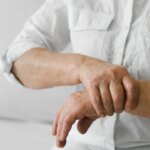 Los tres tipos de ejercicios que ayudan a combatir la artritis reumatoide Los tres tipos de ejercicios que ayudan a combatir la artritis reumatoide