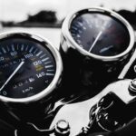 AKT baja el precio de su modelo NKD: Sin deudas para comprarla