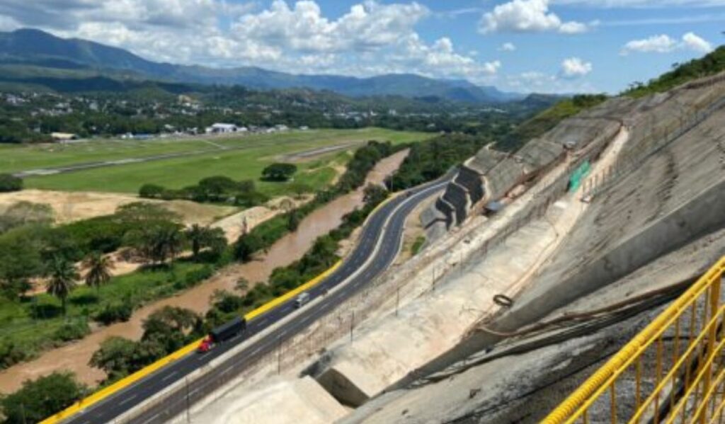 Habitantes de Silvania bloquean vía Bogotá – Girardot Habitantes de Silvania bloquean vía Bogotá – Girardot