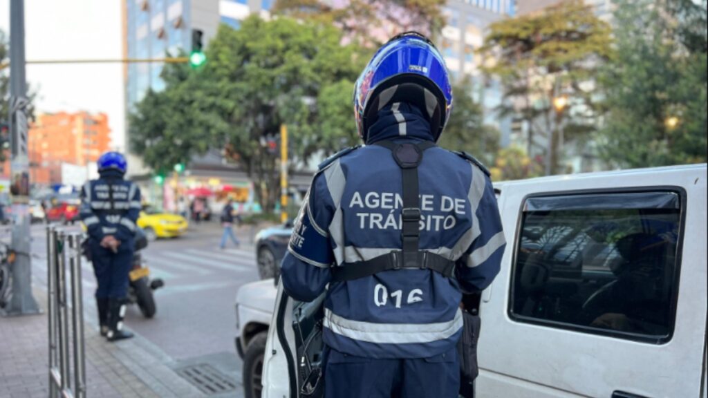 Mano dura con los que forman el trancón: Tránsito esta que se lleva carros Mano dura con los que forman el trancón: Tránsito esta que se lleva carros