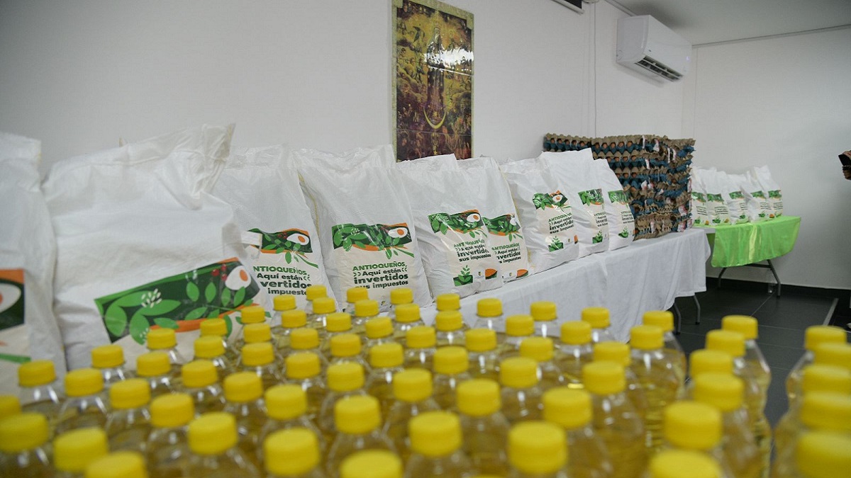 Entregan 366 mil paquetes alimentarios a población vulnerable en Antioquia Entregan 366 mil paquetes alimentarios a población vulnerable en Antioquia