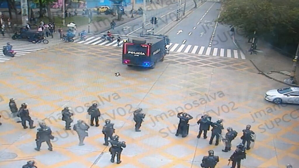 Encapuchados bloquearon las afueras de la Universidad de Antioquia Encapuchados bloquearon las afueras de la Universidad de Antioquia
