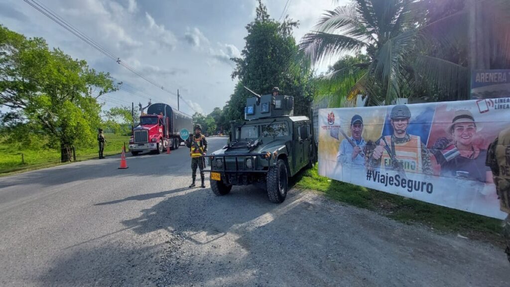 Más de 3 mil soldados del Ejército vigilarán las vías de Antioquia Más de 3 mil soldados del Ejército vigilarán las vías de Antioquia
