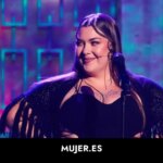 su impresionante vestido con aberturas extremas su impresionante vestido con aberturas extremas
